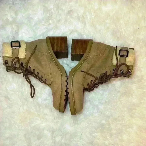 Madden Girl Faux Fur Lined Jansenn Tan Lace Up Ankle Boot Women Size 8.5 - Picture 6 of 9